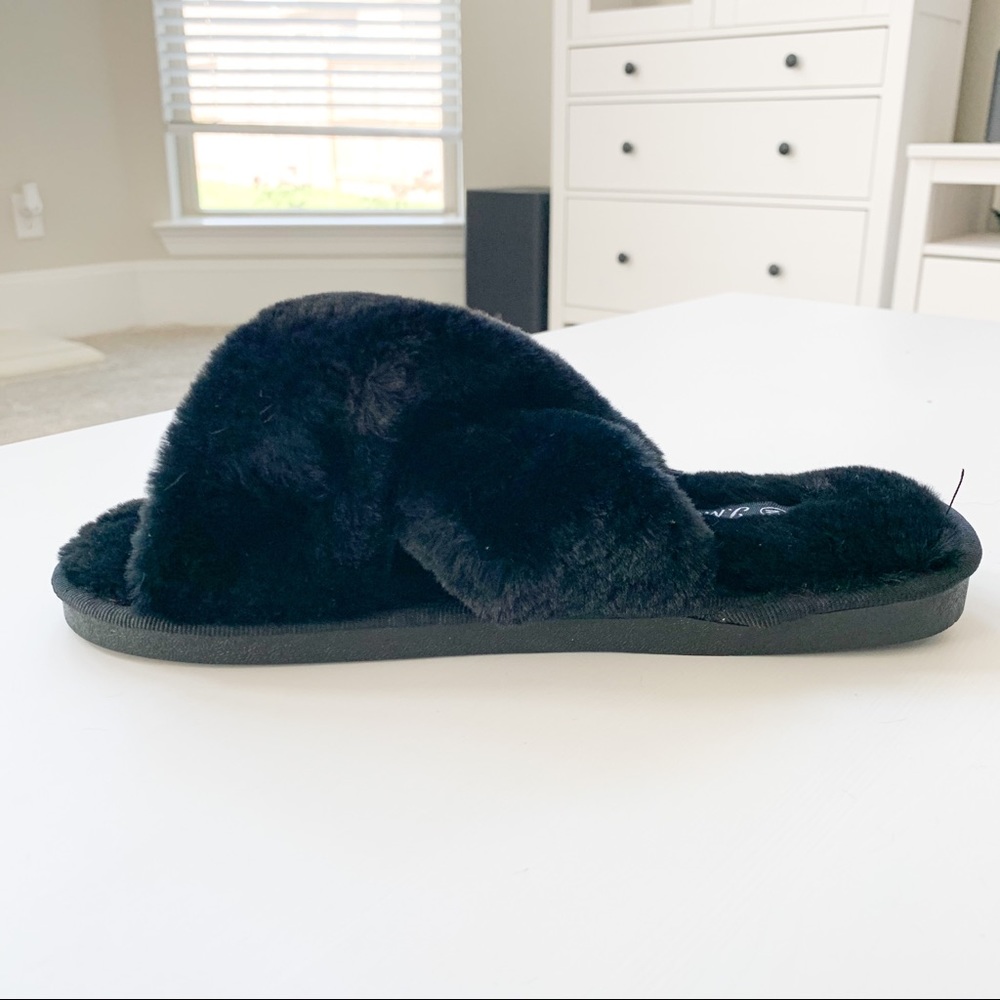 J. Mark Black Fluffy Slippers Mellow-04 - Picture 3 of 8